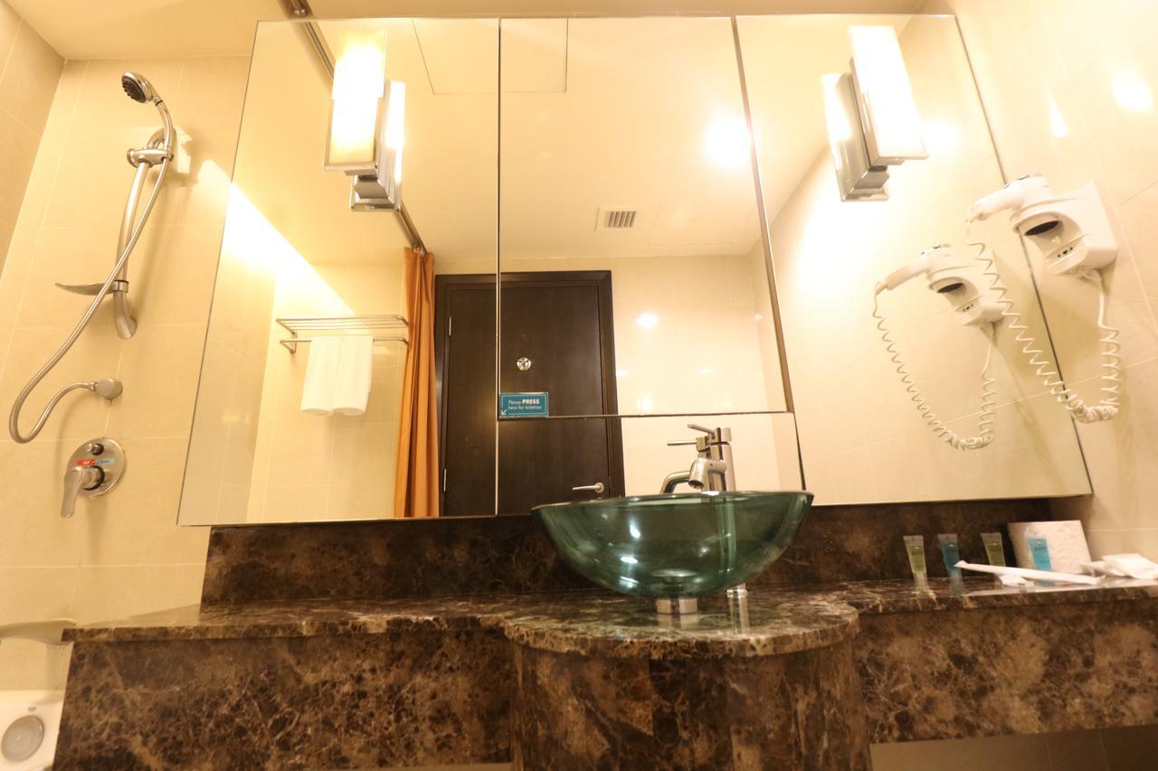 Millennium Suite At Pyramid Tower Petaling Jaya Exterior photo