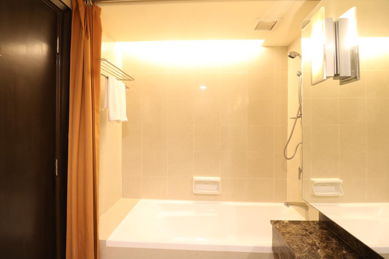 Millennium Suite At Pyramid Tower Petaling Jaya Exterior photo