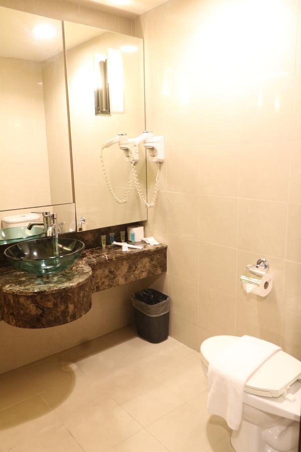 Millennium Suite At Pyramid Tower Petaling Jaya Exterior photo