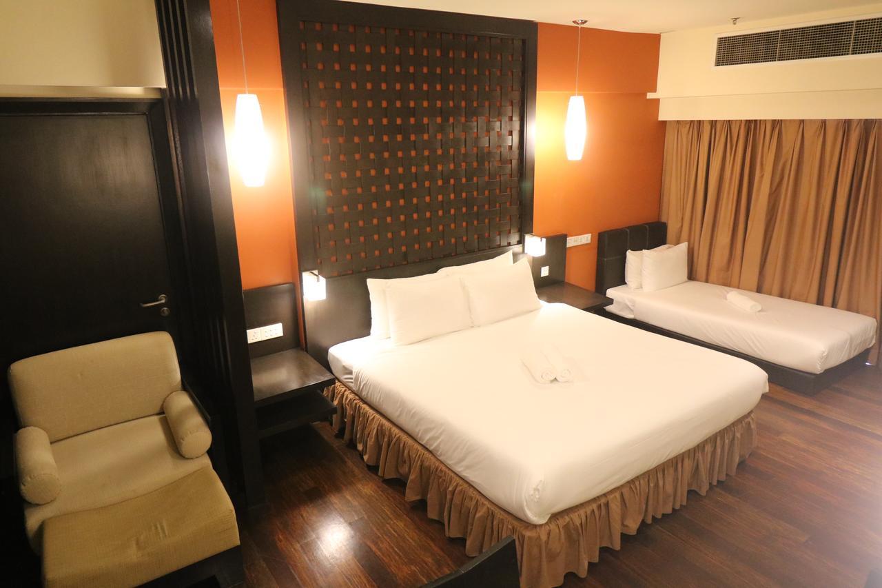 Millennium Suite At Pyramid Tower Petaling Jaya Exterior photo